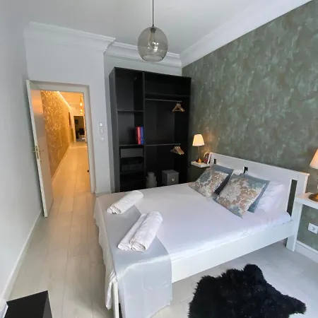San Carlos Apartment *